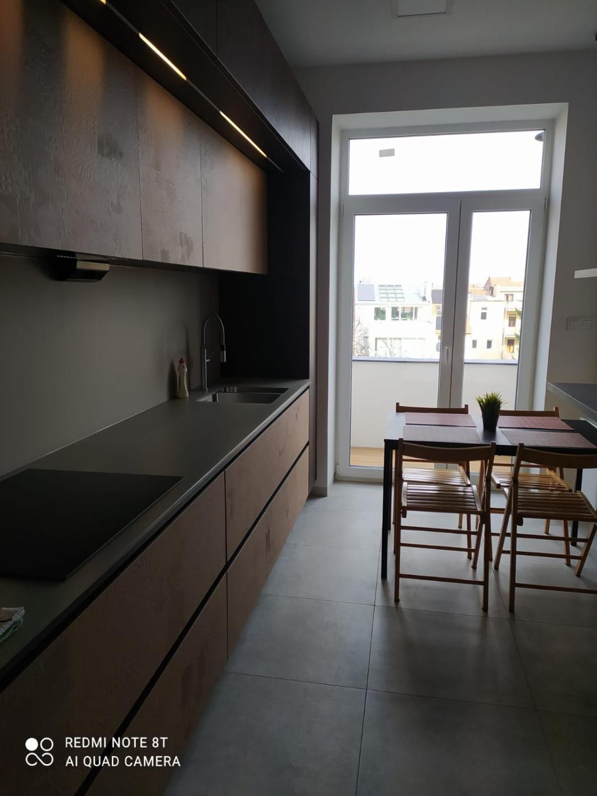 Soukromy V Tripokojovem Byte - Private In Three Flat Privatunterkunft *